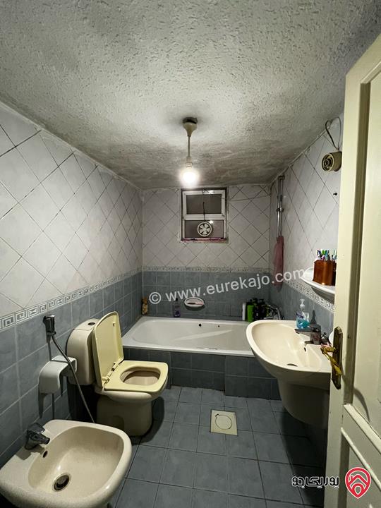 شقة شبه ارضية واسعة مساحة 194م داخلي و 150م خارجي للبيع في عمان - أم أذينة 