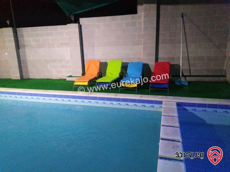 مزرعة مساحة الأرض 5 دونم و 150م عليها بناء 200م للبيع في المفرق