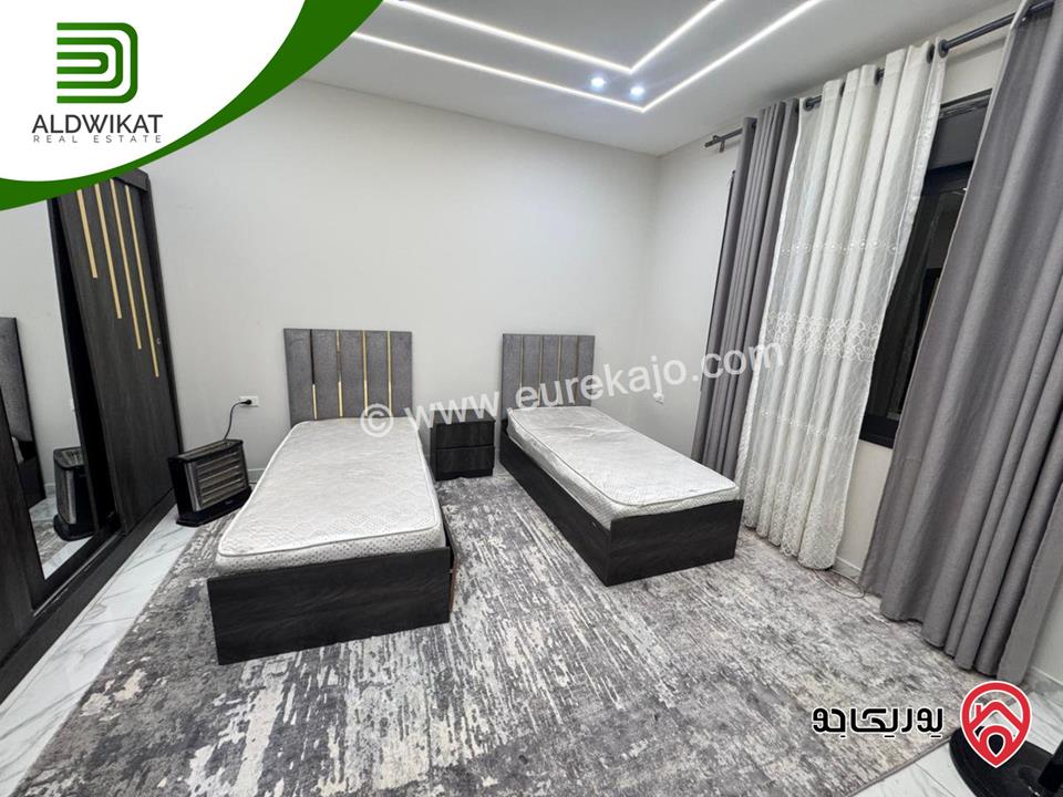 فيلا مستقلة للبيع في ناعور / شارع السلام مساحة الارض 900م ومساحة البناء 1000م ومساحة الحديقة 300م ومساحة الترس 100م