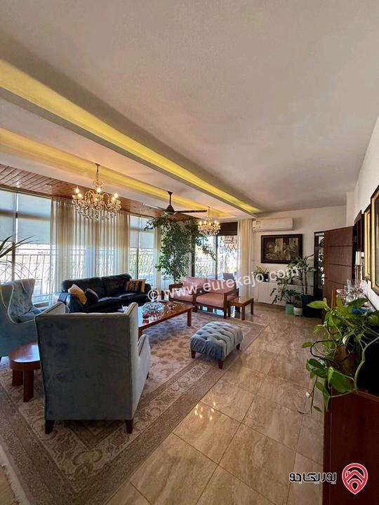 شقة طابق ثالث مساحة 174م + روف 150م للبيع في عمان - السابع 