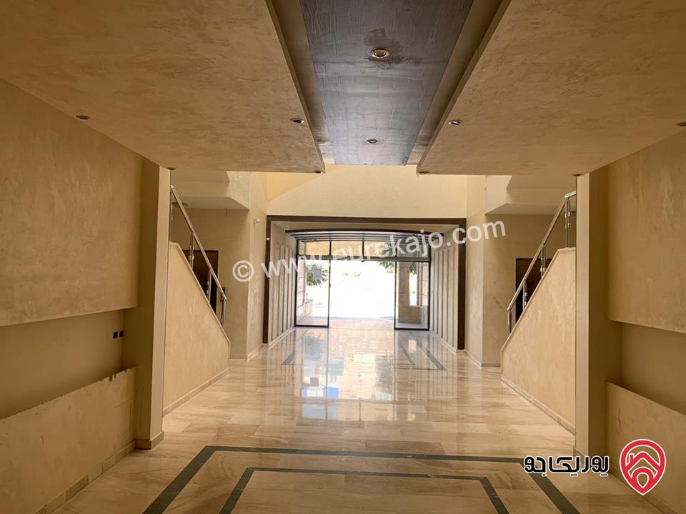 شقة تسوية طابقية مساحة 270م داخلي و 50م خارجي للإيجار في عمان - دير غبار