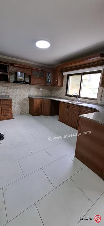 شقة طابق ثالث مساحة 130م للبيع بموقع مميز جداً في عمان - طبربور