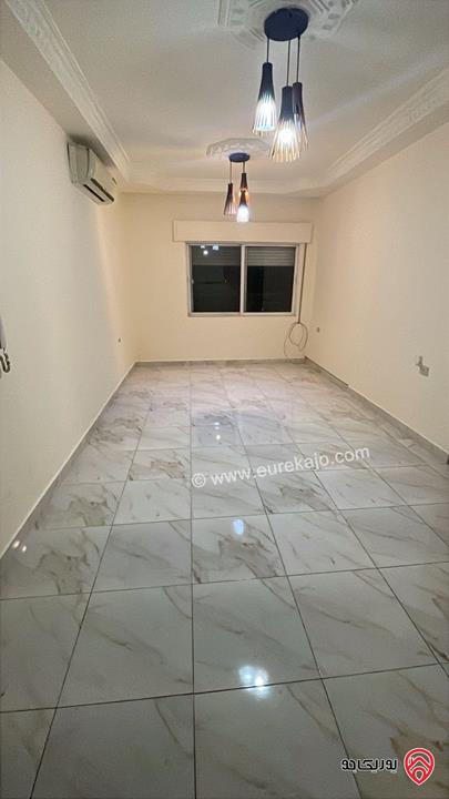 شقة دوبلكس طابق ثالث مساحة 300م للبيع في عمان - ضاحية الاستقلال 