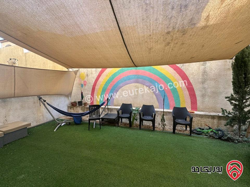 شقة شبه أرضية مساحة 126م داخلي و 100م خارجي للبيع مفروشة في عمان - الجندويل