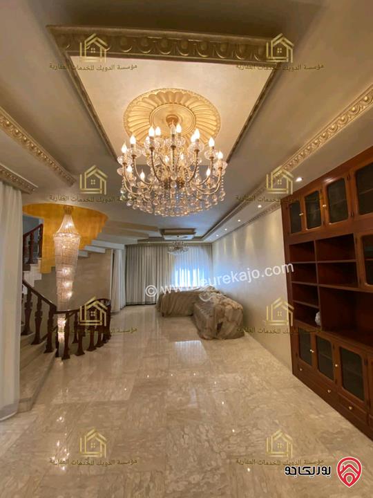 فيلا مساحة 920م على أرض 790م للإيجار في عمان - عبدون 