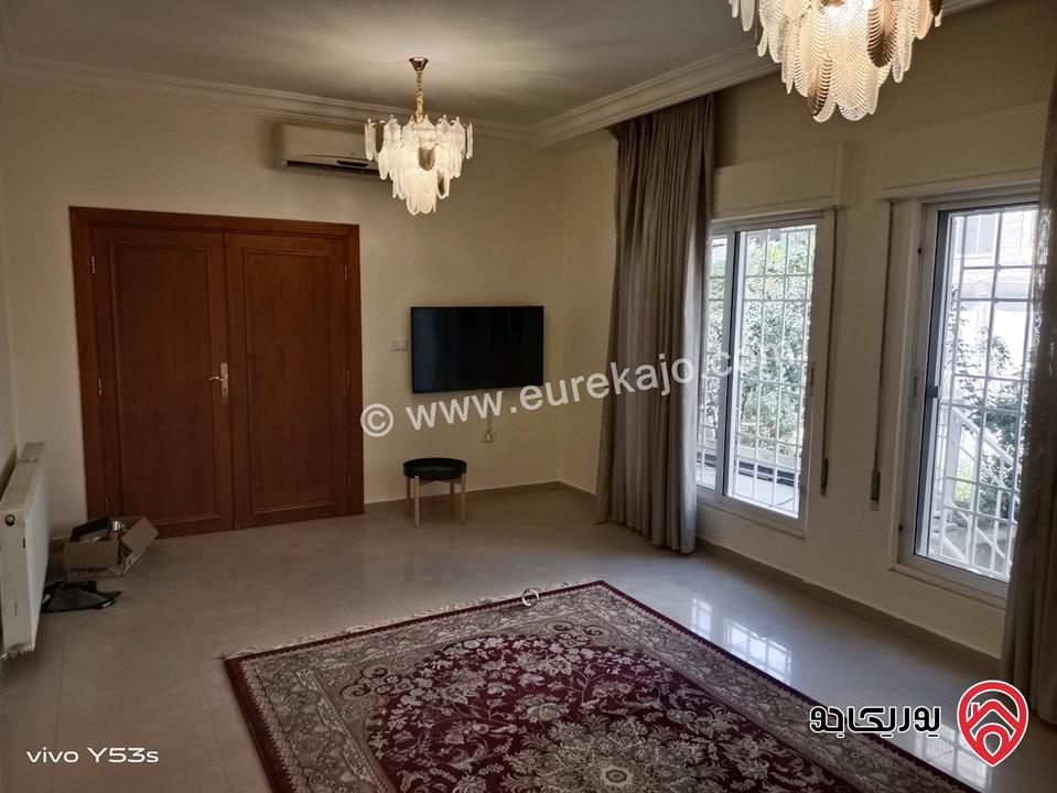 شقة طابق ارضي مساحة 200م داخلي و 200م خارجي للبيع في عمان - الجبيهة