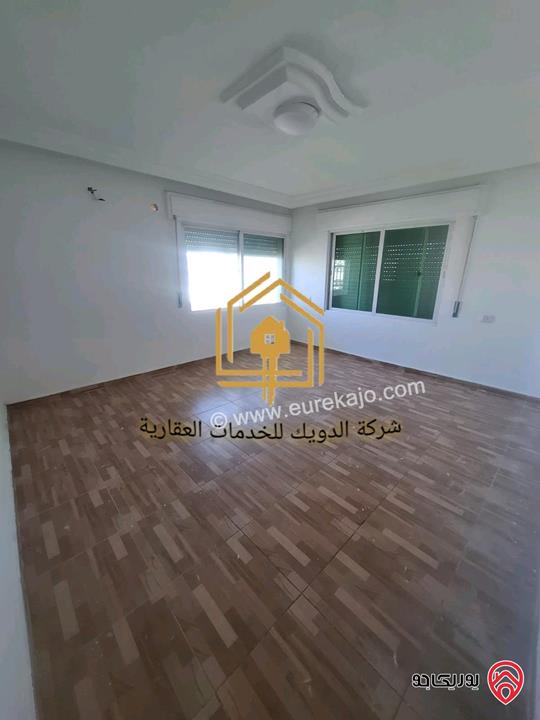 شقة فارغة طابق رابع مساحة 125م للإيجار في عمان - الرابية 