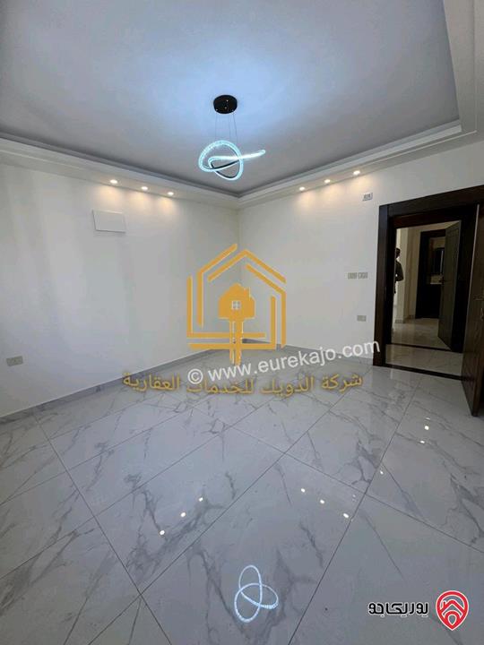 شقة دوبلكس لم تسكن طابق ثالث مع روف مساحة 215م للايجار في عمان - طريق المطار 