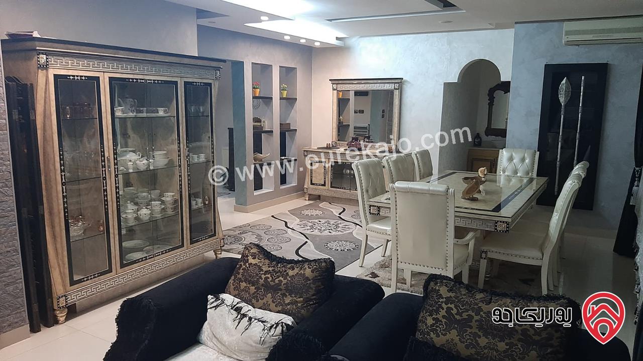 شقة مساحة 318م طابق ثالث للبيع في عمان - الرابية 