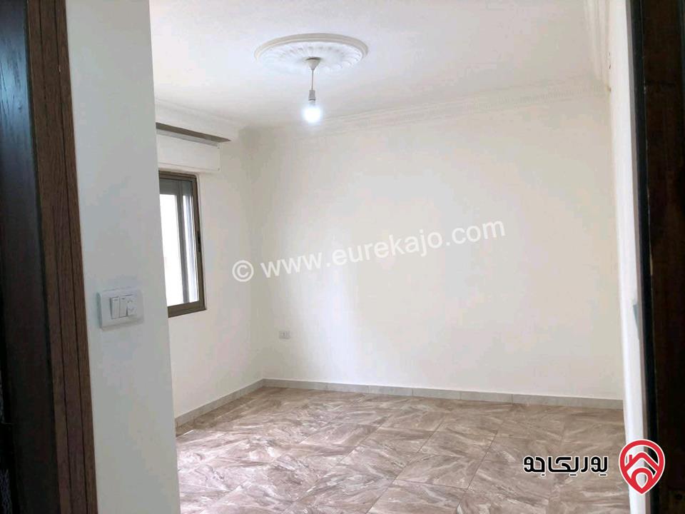 شقة فارغة طابق ثالث مساحة 100م للايجار للعرسان او عائلة صغيرة في عمان - دير غبار