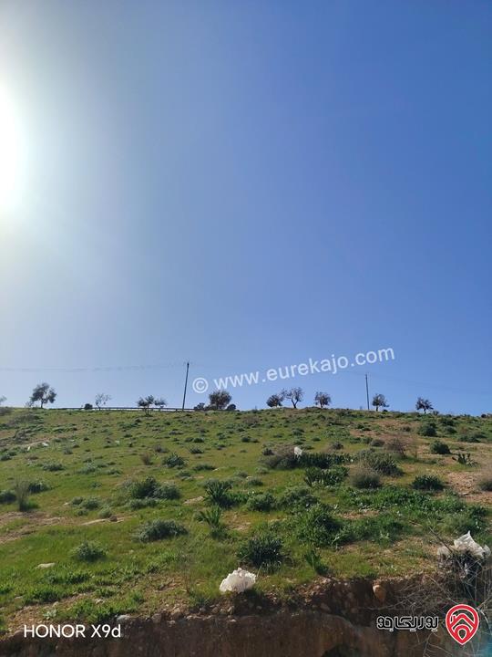 قطعة ارض مساحة 3400م للبيع في جرش على شارع جرش الزرقاء الرئيسي