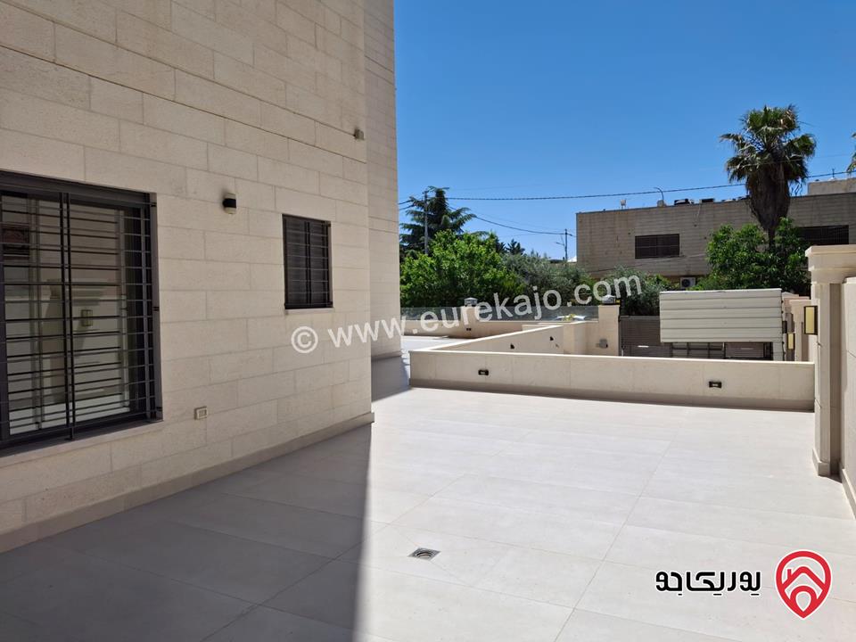 شقة ارضية جديدة مساحة 235م داخلي و 350م خارجي مفروشة للايجار في عمان - عبدون