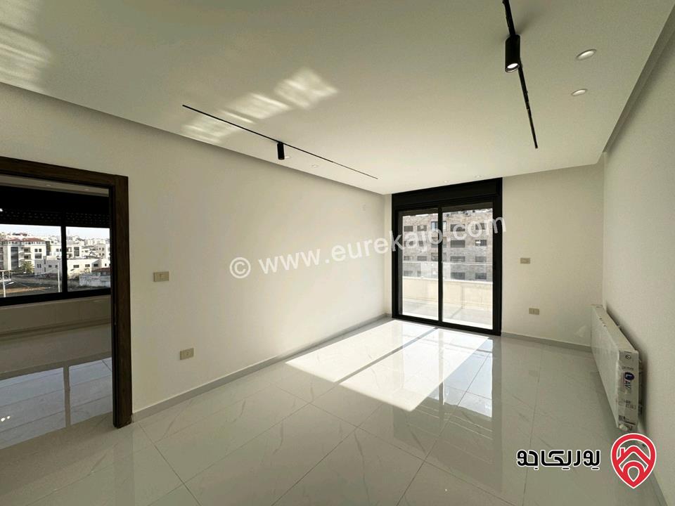 شقة طابق ثالث دوبلكس مساحة 190م للبيع في عمان - مرج الحمام طريق المطار بالقرب من كازية المناصير الظهير ومدارس العقيق من المالك مباشرة