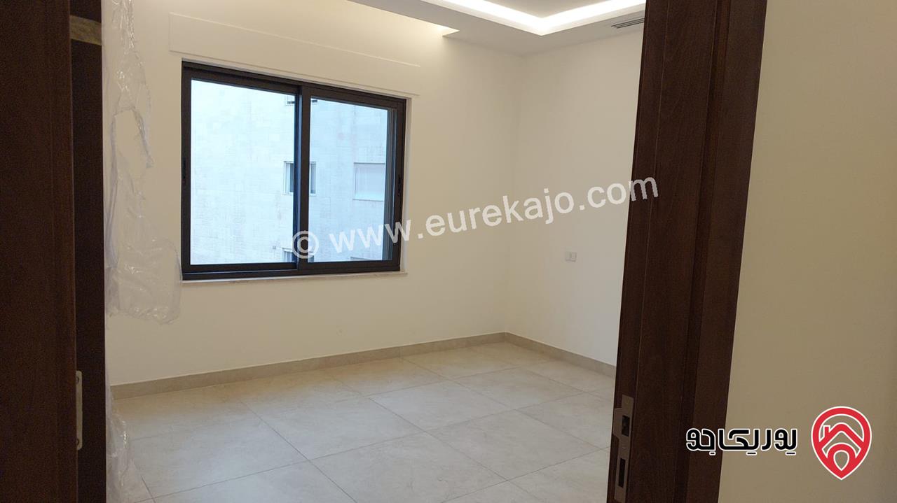 شقة طابق اول مساحة 270م للبيع في عمان - دير غبار 