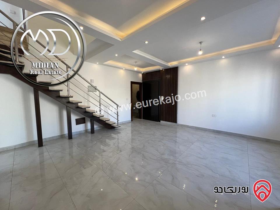 شقة دوبلكس فارغة للايجار في عمان - خلدا طابق أخير مع روف مساحة 200م مع تراسات تشطيبات و ديكورات عصرية فاخرة اطلالة رائعة