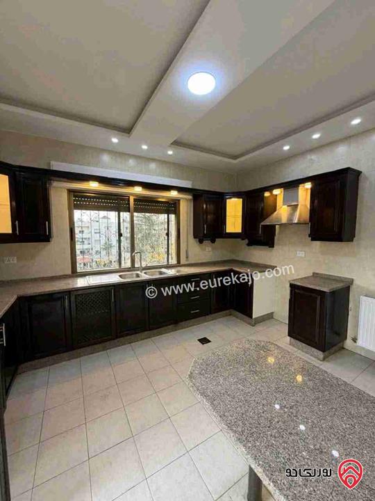 شقة فخمة مساحة 180م طابق أول للبيع في عمان - خلدا 