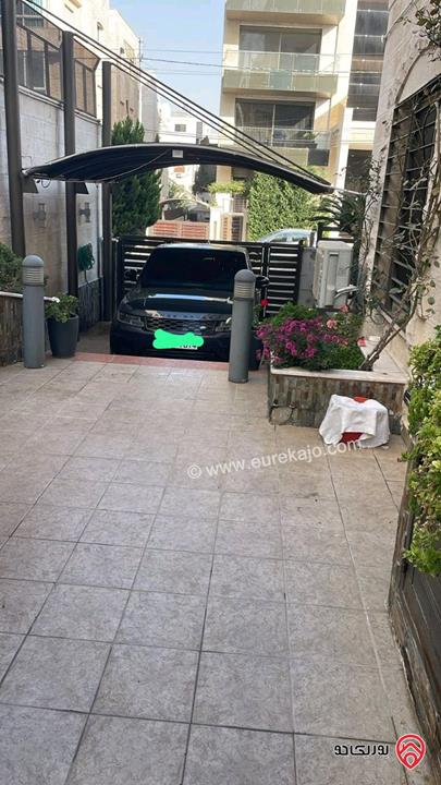 شقة ارضية طابقية مساحة 300م حديقة وتراسات 350م للبيع في عمان - أم أذينة