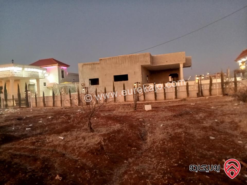 بيتين مستقلين عمار حديث على أرض 1 دونم للبيع في الرمثا الحي الغربي بجانب قصر النخيل بعيد عن الشارع الرئيسي 500م