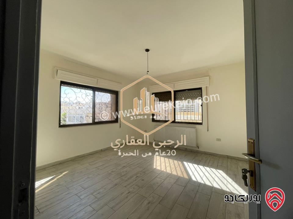 شقة مجددة بالكامل طابق ثالث مساحة 150م للايجار الفارغ في عمان - الشميساني 