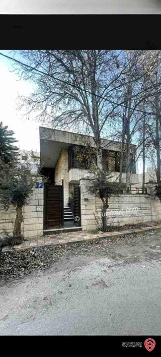 فيلا مستقلة مساحة 300م على أرض 682م للبيع في عمان - الدوار السابع