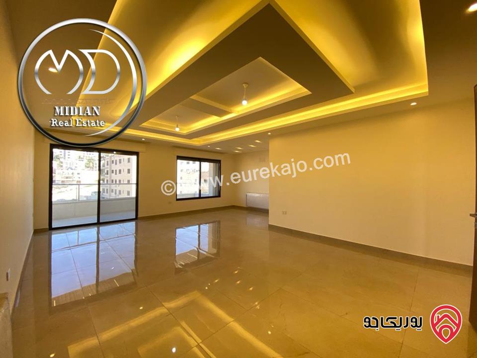 شقة جديدة مساحة 220م تشطيبات و ديكورات فاخرة اطلالة جميلة بسعر مميز للبيع في عمان - خلدا