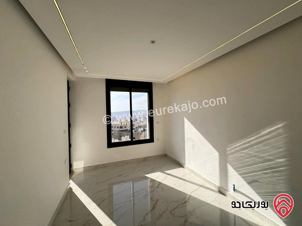 شقة بتشطيبات سوبر ديلوكس طابق أخير مع روف مساحة 175م للبيع في عمان - شفا بدران 