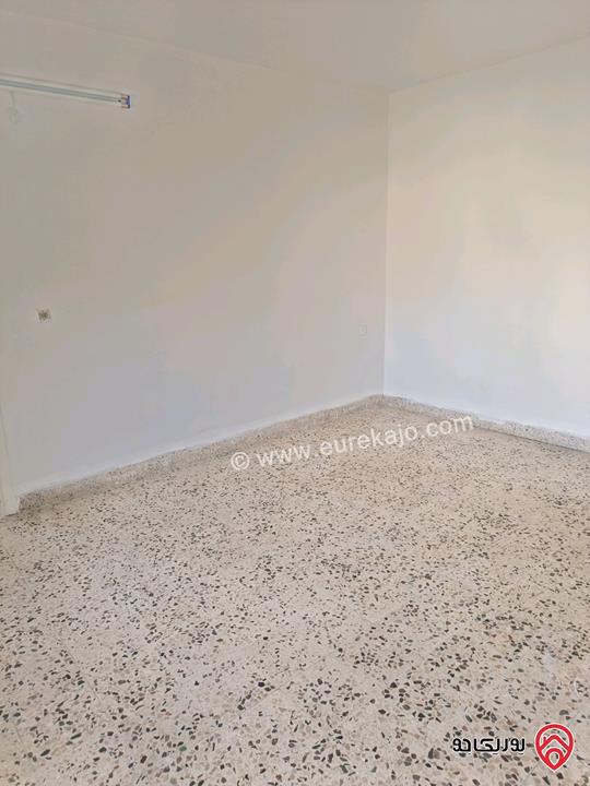 شقة طابق أول مساحة 115م للايجار في الزرقاء - حي رمزي