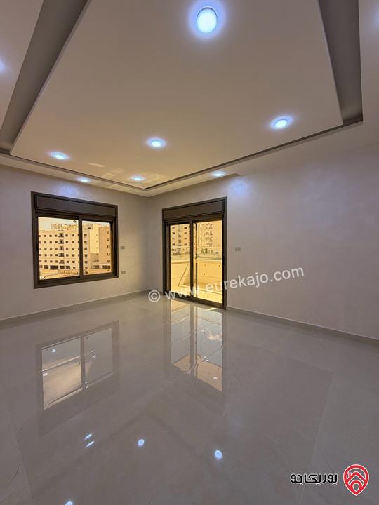 شقة طابق اول مساحة داخلية 150 متر سوبر ديلوكس للبيع في عمان - طبربور 