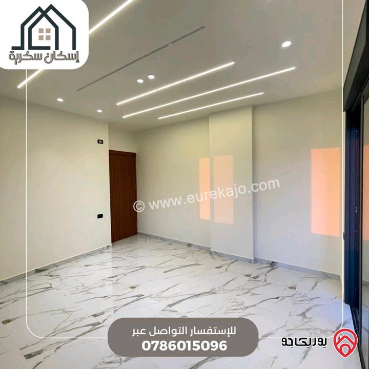 فلل متلاصقة مساحة 250م على أرض 450م للبيع في اربد - جحفية 