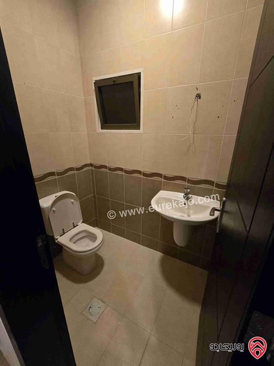 شقة طابق ارضي المساحة الداخلية 200م والمساحة الخارجية 50م للايجار في عمان - ضاحية الرشيد 