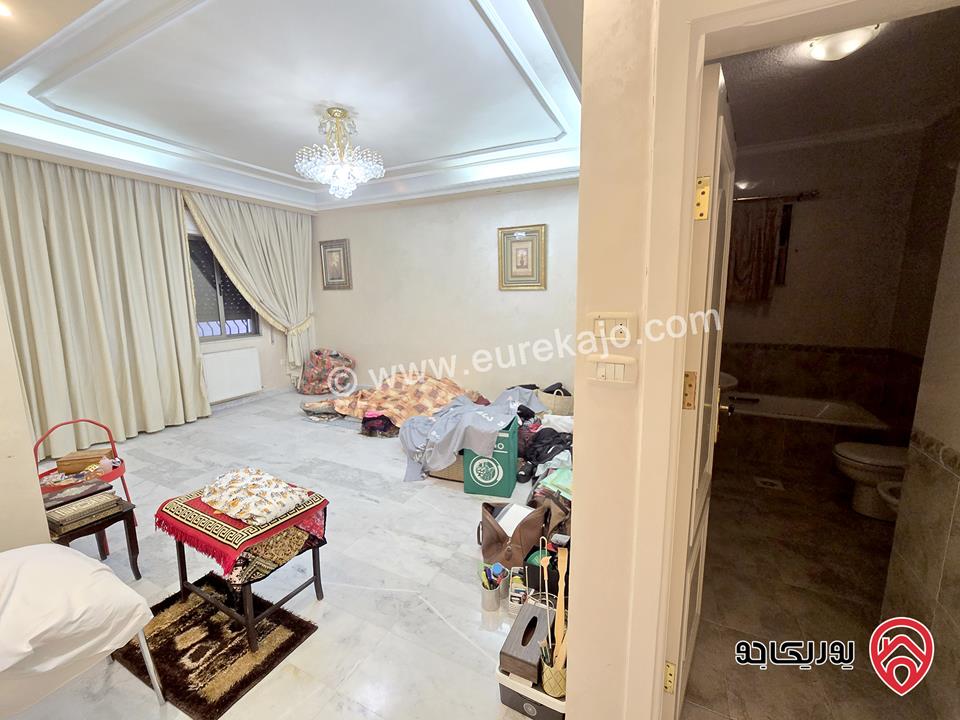 شقة طابق اخير مع رووف مساحة 307م للبيع في عمان - الرابية