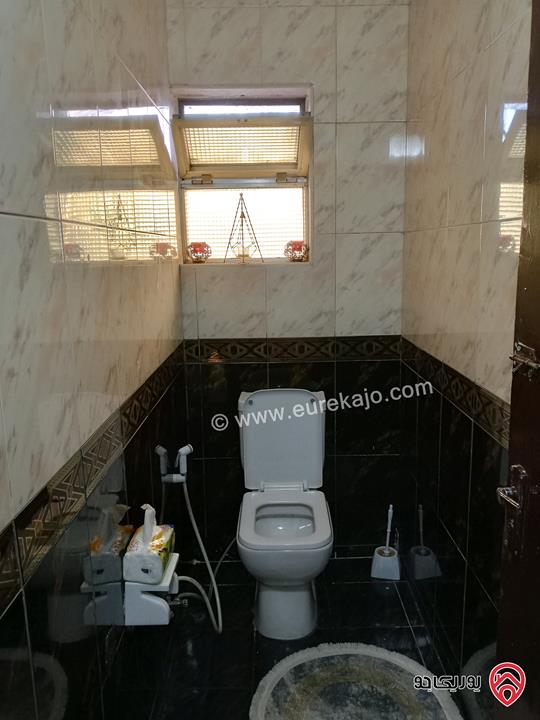 شقة مع روف مساحة 124م للبيع في عمان - الياسمين بالقرب من دوار الصخرة 