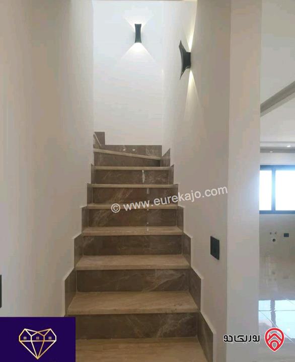 طابق اخير مع روف دوبلكس مساحة 200م للبيع في عمان - عرقوب خلدا