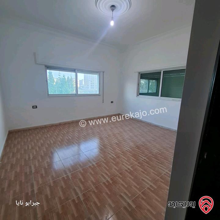 شقة فارغة مساحة 100م للايجار في عمان - دير غبار 