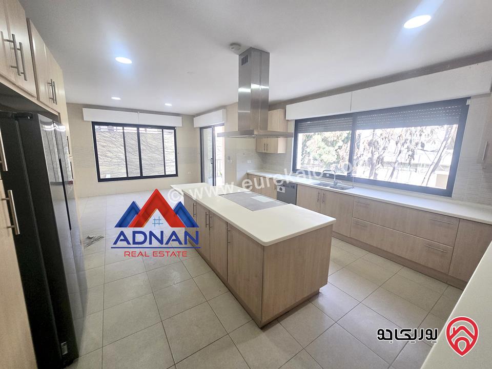 فيلا فخمة متلاصقة مساحة 650م على أرض 500م للايجار في عمان - عبدون