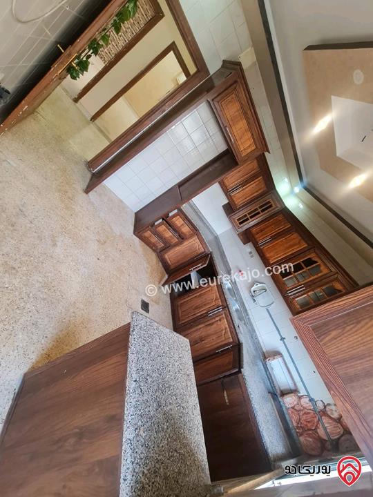 شقة ديلوكس مساحة 154م طابق ثالث للبيع في اربد بالقرب من دوار القبة 