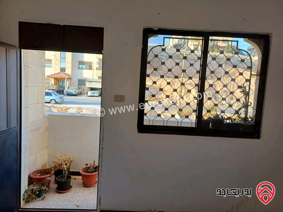 شقة مساحة 111م للايجار في الزرقاء الجديدة طريق بانوراما الجبل لعرسان أو عيلة صغيرة