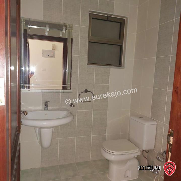 شقة طابق ثالث مع روف مساحة 200م للبيع في عمان - خلدا