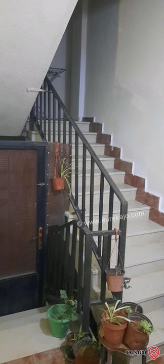 بيت مستقل مكون من 3 طوابق على أرض 252م للبيع في عمان - ماركا الجنوبية 