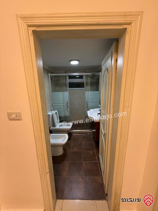 شقة مساحة 170م طابق ثاني مع مصعد عمارة هادئة عائلات للإيجار  في عمان - دير غبار