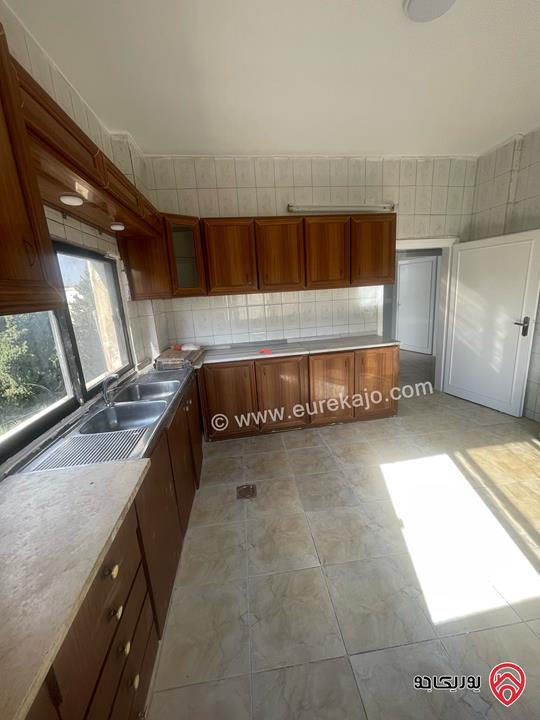 شقة طابق ثاني فني مساحة 143م للبيع المستعجل في اربد 