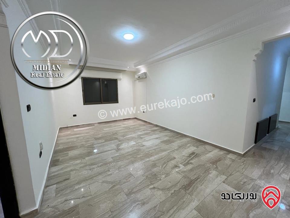 شقة ارضية للبيع في عمان - دير غبار مساحة 200م مع ترس 80م تشطيبات و ديكورات سوبر ديلوكس