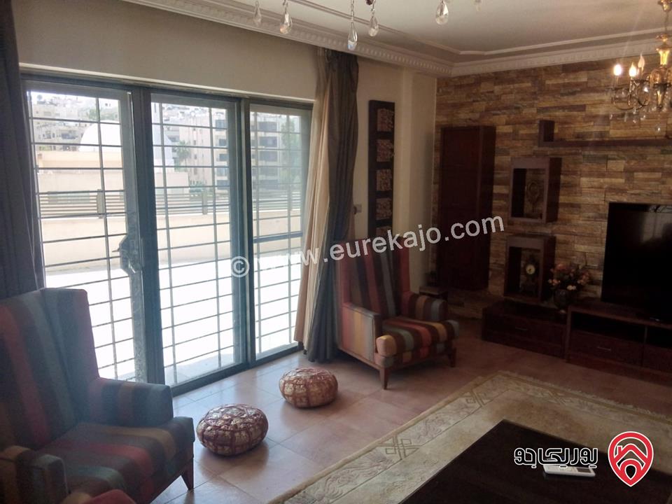 شقة من جهة أرضية ومن المدخل ناقص 4 مفروشة فاخرة طابقية مساحة 309م + 300م ترسات للايجار في عمان - الشميساني 