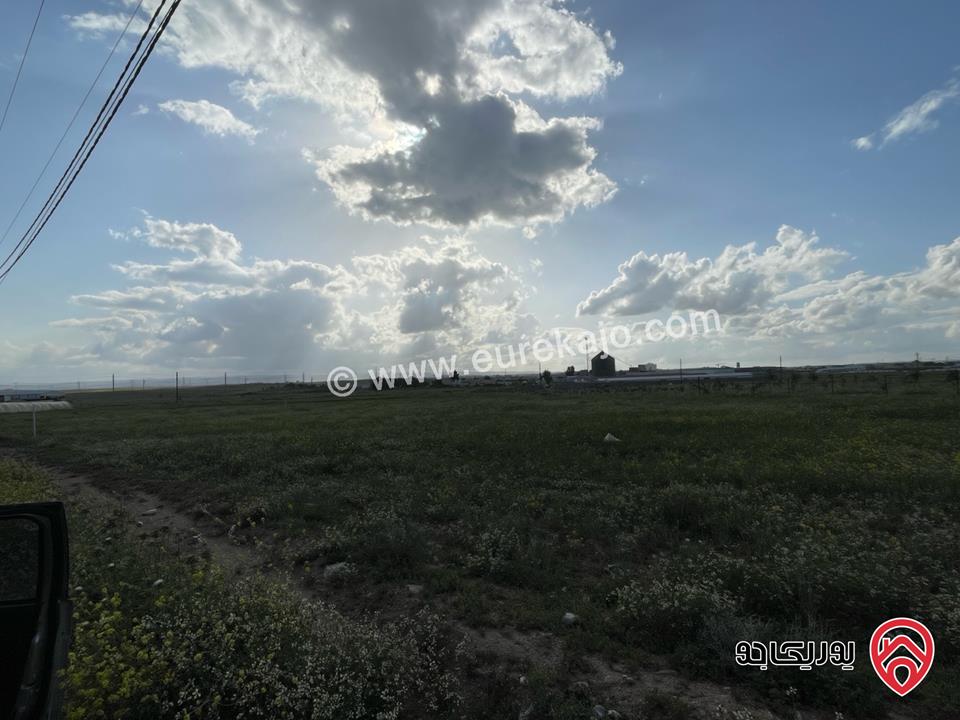 أرض مساحة 5 دونم و 880م للبيع في اربد - الرمثا