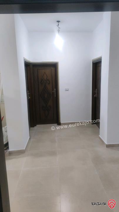 شقة سكنية طابق اول مساحة 100م للايجار في الزرقاء - الوسط التجاري