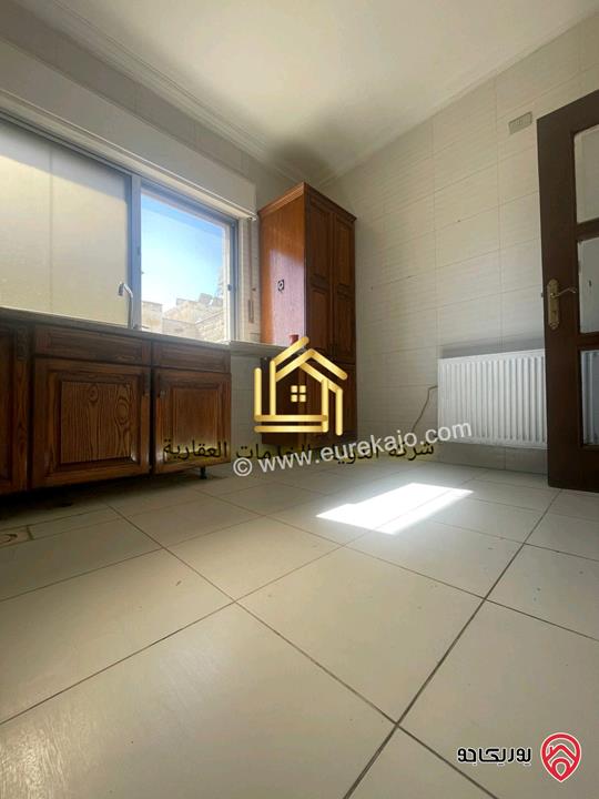 شقة فارغة طابق ثالث مساحة 180م للإيجار في عمان - الرابية