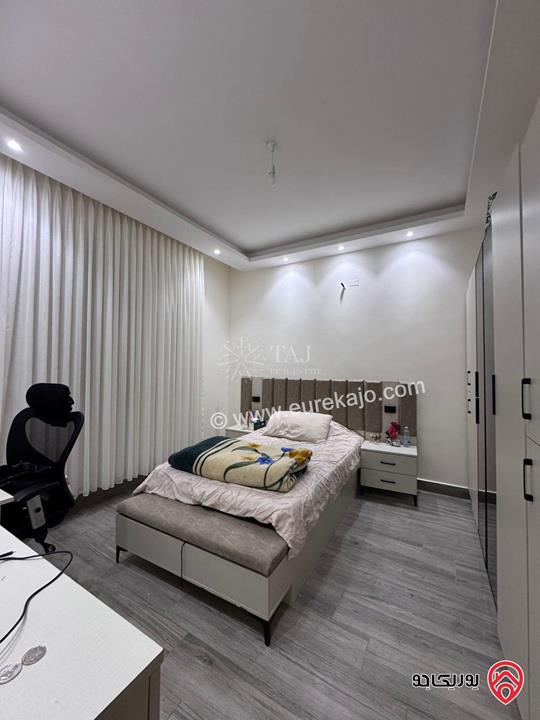 شقة فاخرة طابق ثالث مساحة 235م للبيع في عمان - خلدا