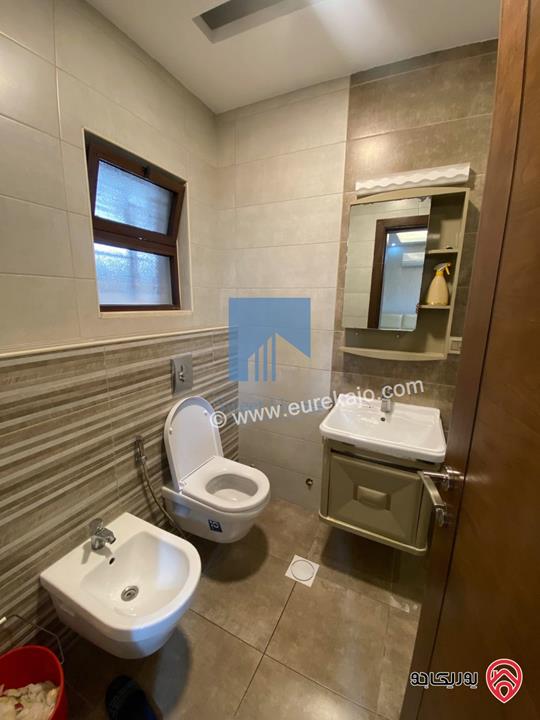 شقة أرضية مفروشة فاخرة للبيع في عمان - أم السماق مساحة 245م مع حديقة وترسات 120م