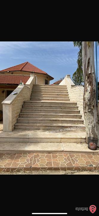 مزرعة مساحة الأرض 10 دونم والبناء 500م للبيع في عمان - منطقة وادي السير البصة ام الخنازير 