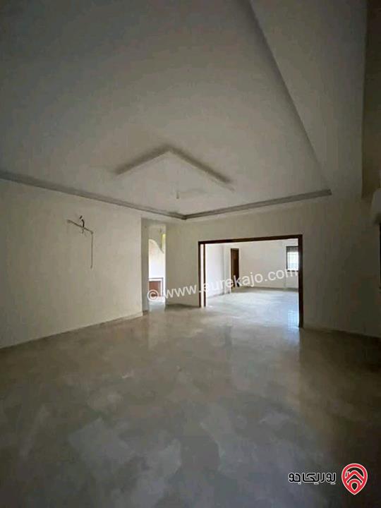 شقة فارغة مساحة 185م داخلي و 80م خارجي للايجار في عمان - أم السماق